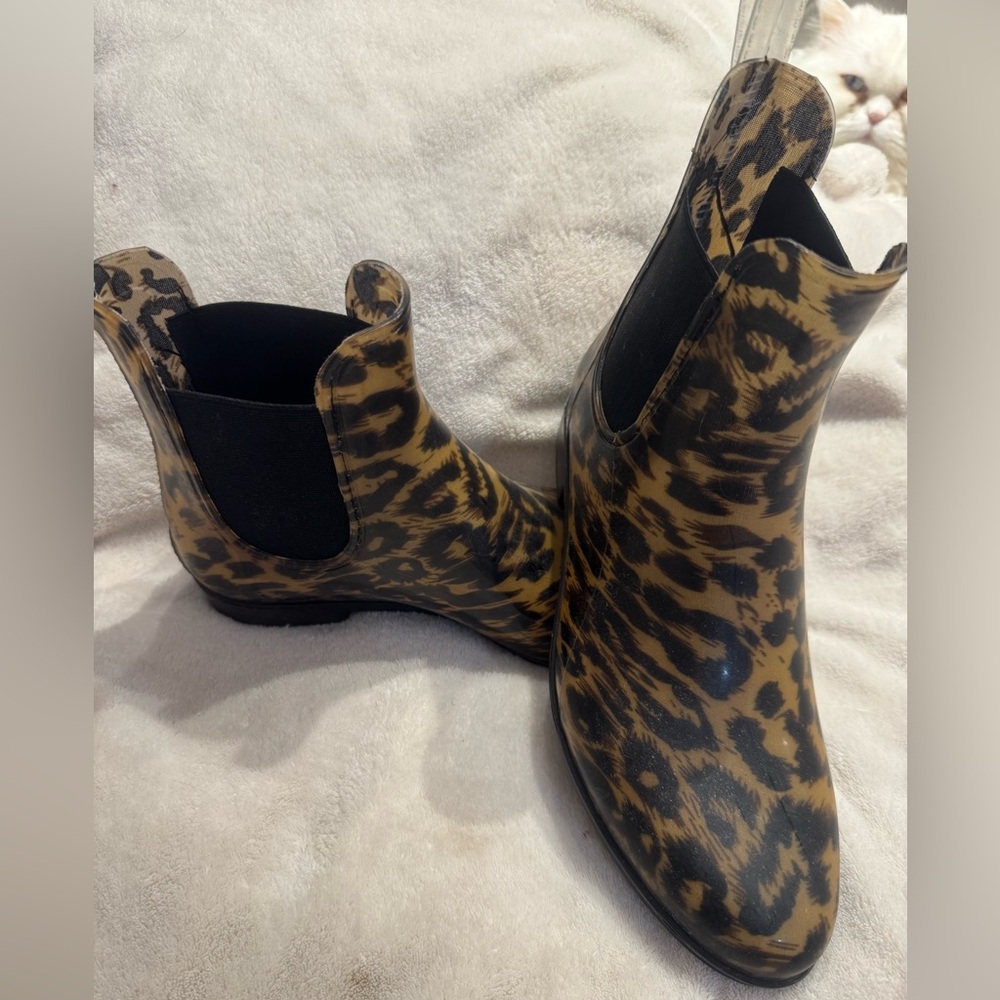 London Fog Leopard Print Women's Ankle Chelsea Boots